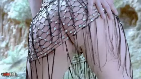 Margaux Lenoir posando  en medio del bosque  photo 03