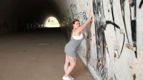 Maria Bose desnudandose   photo 2