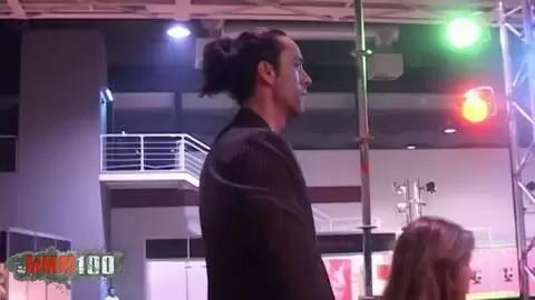 Marlon, follando en vivo en el escenario con dos chicas calientes photo 01