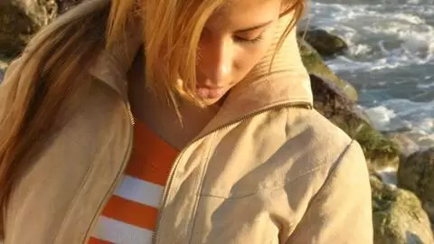 Marta posando  en la playa  photo 2