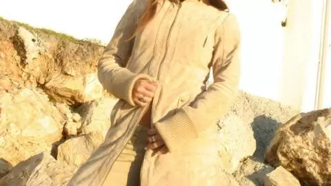 Marta posando  en la playa  photo 3