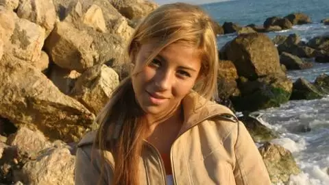 Marta posando  en la playa  photo 6