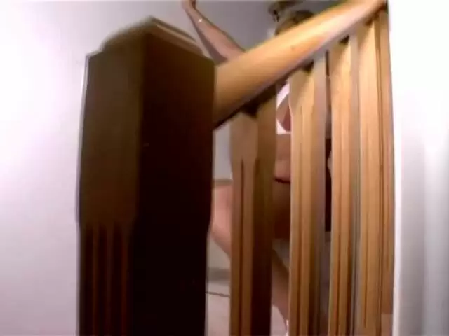 Jovencita española desnuda en las escaleras photo 2