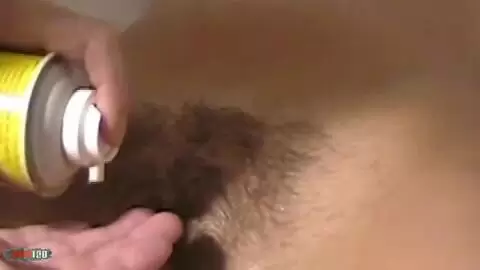 Shaving an old mature's pussy