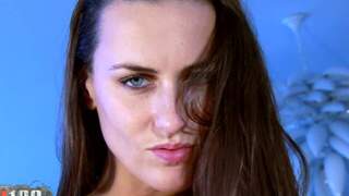 Mea melone desnudandose  