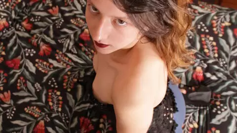 Fotos sexys de Melany Furie sobre la cama photo 2