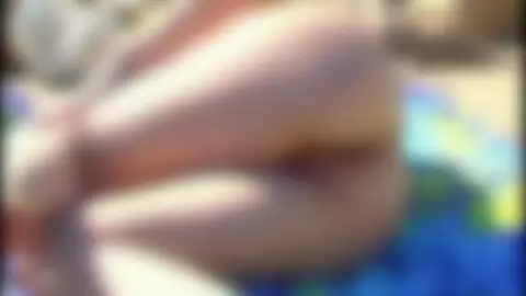 La hermosa rubia Melissa se desnuda en la playa parte 2