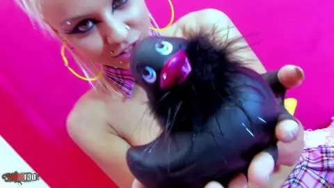 La jovencite y cachonda Melody Star haceun strip y se masturba photo 07