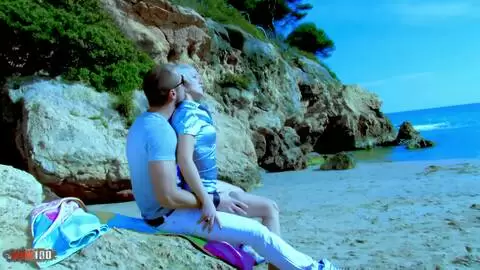 Puta francesa Milky Cooper follada por el culo en la playa photo 02