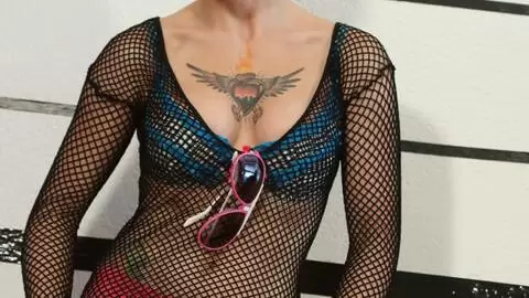 Milky Cooper stripteas photo 3