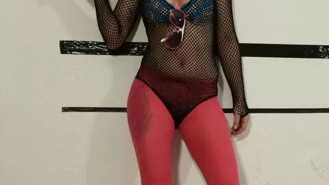 Milky Cooper stripteas photo 4