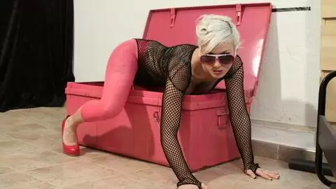 Milky Cooper stripteas photo 14