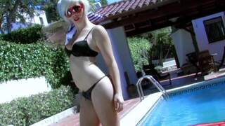 Milky enseÃ±ando su cuerpo  ...