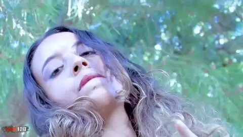 Misa Morgane posando  en plena naturaleza