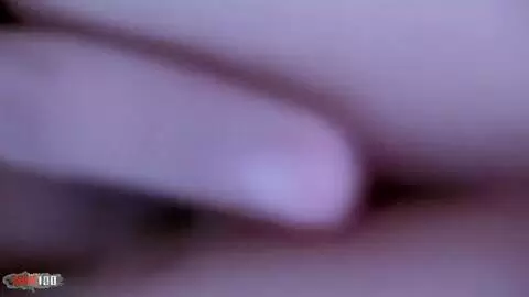 La morena amateur francesa Missguapa es traviesa en la bañera photo 09