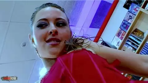 La intensa aventura anal de la pequeña francesa Moana Méndez en un videoclub con Jorge Fernández photo 04