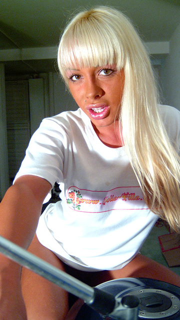 Mona Green Foto Sexy Gratis #001