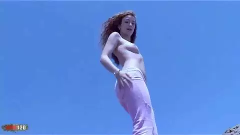 Desnúdate junto al mar con Mónica Ledesma una preciosa pelirroja española photo 03