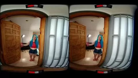 Monica Mavi desnudandose  