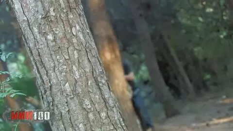 Un voyeur graba a un tío recibiendo una mamada en el bosque. photo 6