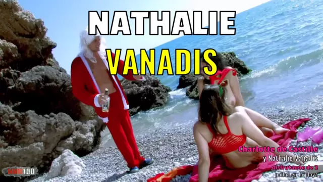 Charlotte de Castille y Nathalie Vanadis disfrutando de 2 pollas en la playa