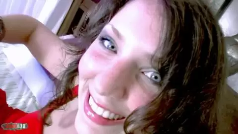 Parejita ofrece sexo duro delante de la webcam