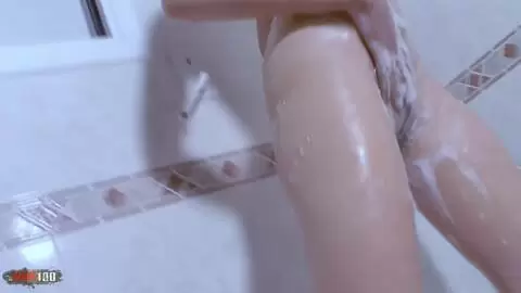 Vídeos de la joven Nikita bajo la ducha jugando con burbujas photo 09
