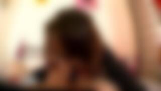 Jovencita regordeta haciendo u