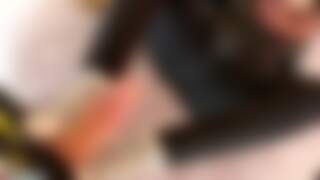 Nikki litte desnudandose  