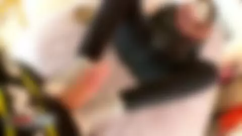 Nikki Litte desnudandose  