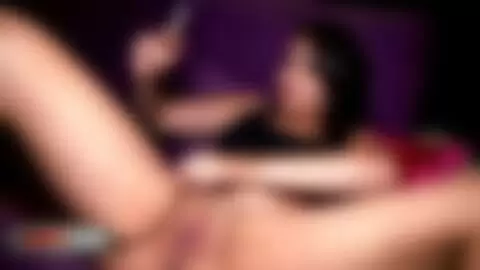 Vute young spanish babe trying to smoke with her pussy
