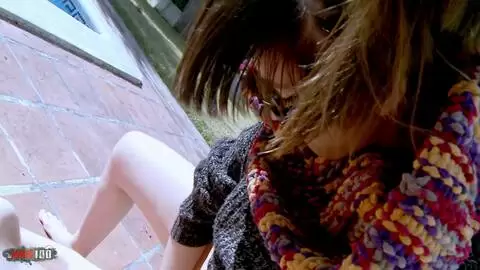 La joven española Nikki Litte meando en una polla mayor photo 08