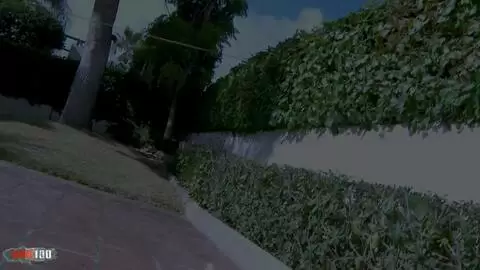 La joven española Nikki Litte meando en una polla mayor photo 16