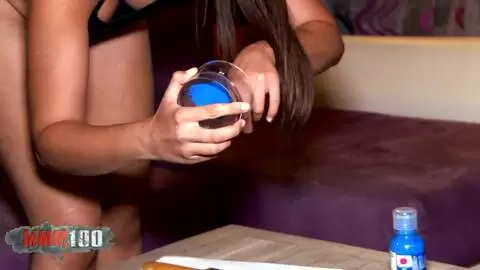  chica latina joven y linda pinta su nombre con su coño photo 01