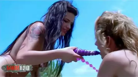 Nikky Blonde, Nina Roberts y Axelle Mugler trío lésbico photo 09