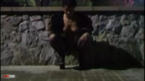 ¡Nina Lisa hace pis de noche en la calle! photo 02