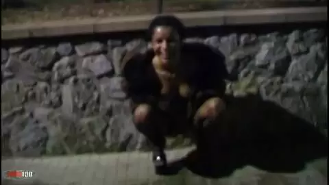 ¡Nina Lisa hace pis de noche en la calle! photo 06