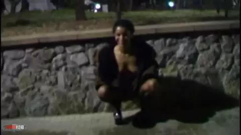 ¡Nina Lisa hace pis de noche en la calle! photo 07