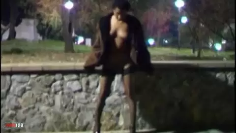 ¡Nina Lisa hace pis de noche en la calle! photo 09