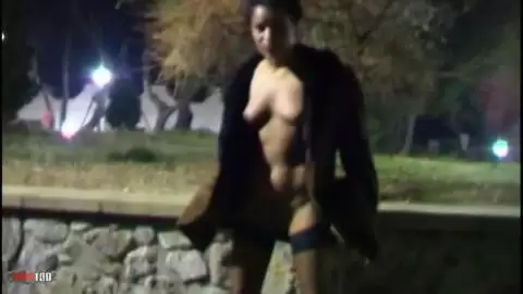 ¡Nina Lisa hace pis de noche en la calle! photo 12