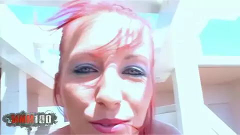 2 hermosas estrellas porno juegan con un consolador rosa en un jacuzzi photo 06