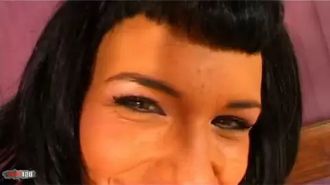 Nina Roberts posando   photo 13