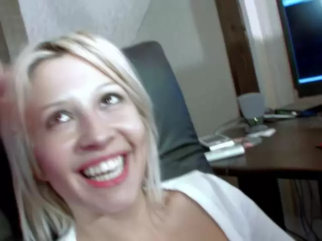 Entrevista y mamada con la bella y joven Nyl Bahia y su amiga Steph Debar photo 4