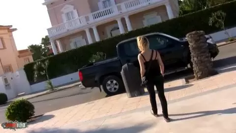 La espectacular joven rubia Nyl Bahia es follada analmente en las ruinas photo 01