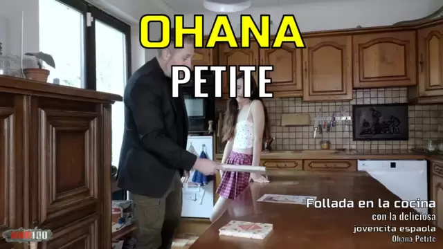 Follada en la cocina con la deliciosa jovencita española Ohana Petite