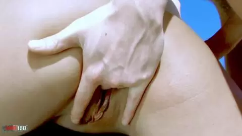 A la hermosa niña tahitiana Oldia Paris le follan el coño mojado en una playa española photo 04