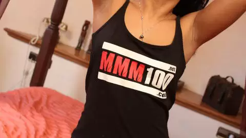 Oldia Paris haciendo un strip  