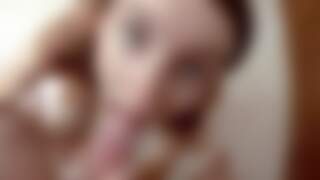 Pauline cooper chupando polla 