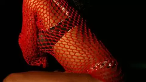 Priska Farel desnudandose   photo 03