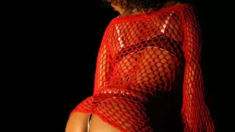 Priska Farel desnudandose   photo 04